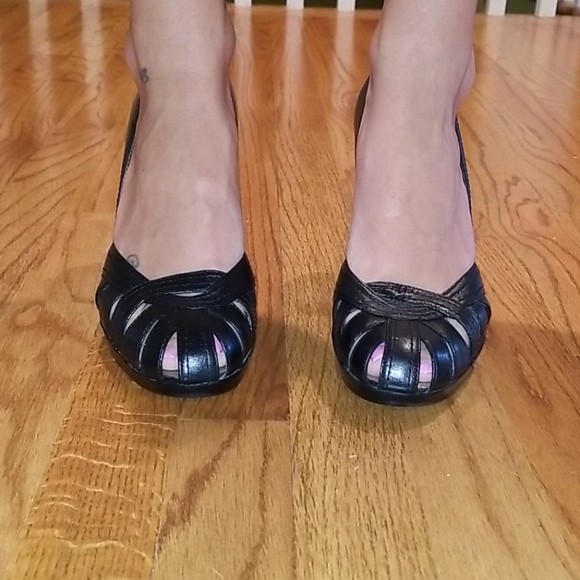 Guess Heels - Picture 2 of 12